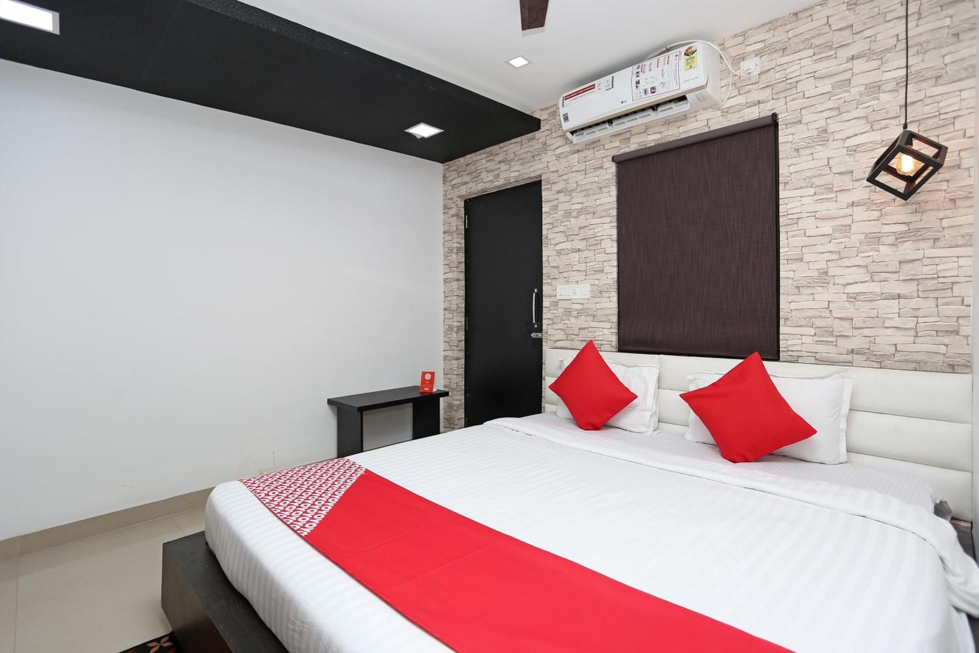 Super Capital O Sai Jagannath Hotel Khandagiri Exterior photo